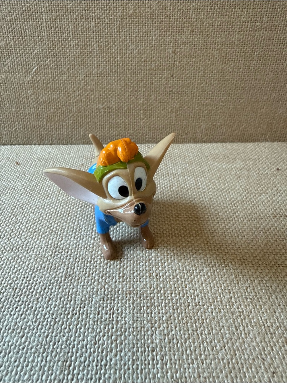 The Disney Oliver & Company Tito PVC Wind-up Figure